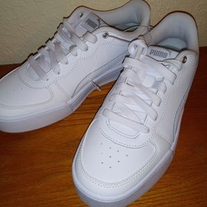 Puma Skye women's skate shoes NWOT